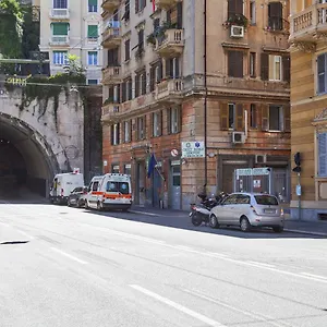 Colore E Stile Nel Centro Di By Wonderful Italy Appartamento Genova