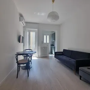 New In Lively Area Milano